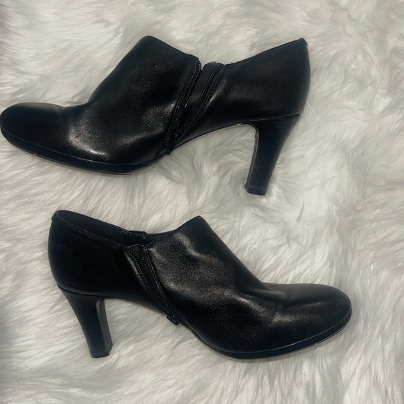 Shoe - Picture 3 of 3